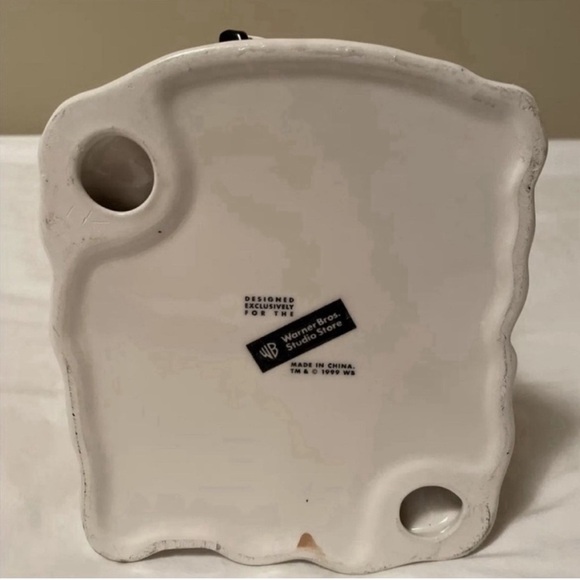 Looney Tunes Pepe le Pew & Penelope Wedding Christmas Village - Picture 8 of 8